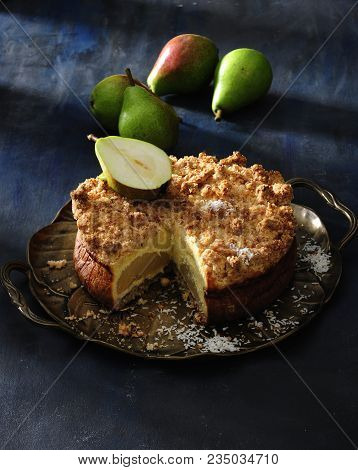 Beked Pear Cheesecake With Crunchy Coconut Crumble.