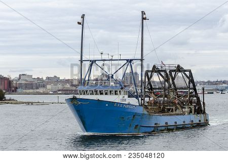 New Bedford, Massachusetts, Usa - April 7, 2018: Clammer E.s.s. Pursuit Leaving New Bedford Harbor O