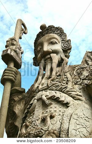Statua di giganti al Wat Pho di Bangkok Thailandia