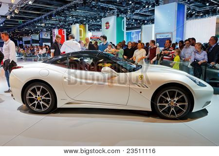 FRANKFURT - SEP 17: Ferrari FF1 sport auto getoond op de 64ste Internationale Automobil Ausstellung (IA