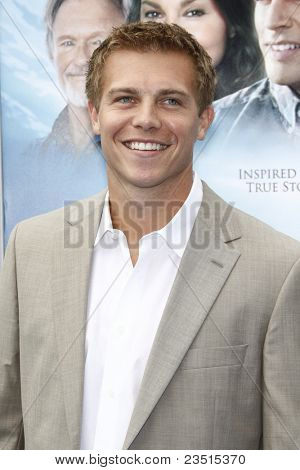 LOS ANGELES - SEP 17: Michael Roark arriva presso la Warner Bros ' World Premiere di 'Dolphin Tale'  