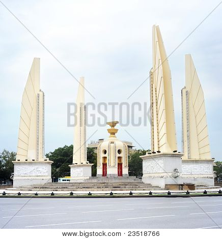 อนุสาวรีย์ประชาธิปไตย
