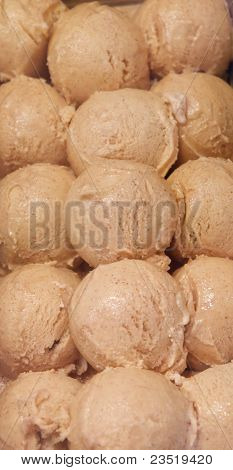 Palline di gelato di cannella