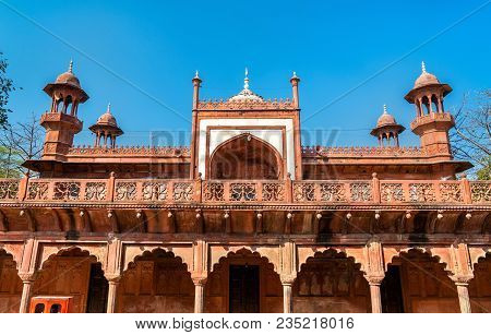Fatehpuri Masjid, A Mosque Near Taj Mahal In Agra - Uttar Pradesh, India