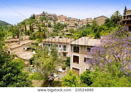 Deia typisk sten landsby i Mallorcas Tramuntana bjergene Baleariske Spanien