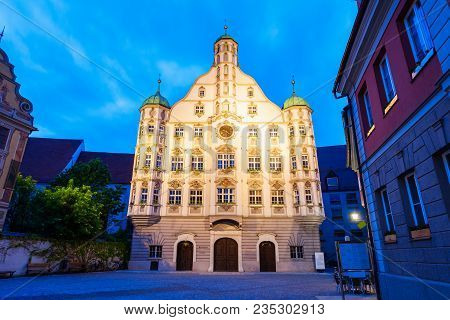 Town Hall Or Rathaus In Memmingen City Centre At Sunset. Memmingen Is A Town In Swabia In Bavaria, G
