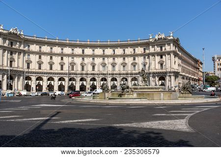 Rome, Italy - June 22, 2017: Amazing View Of Piazza Della Repubblica, Rome, Italy