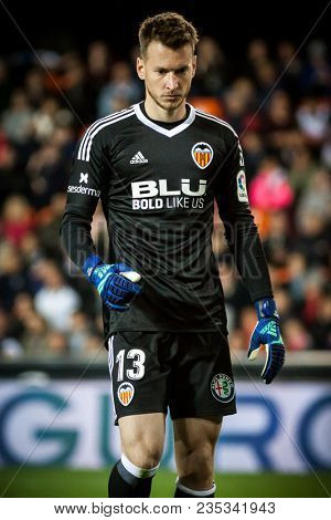 VALENCIA, SPAIN - APRIL 8: Neto during Spanish La Liga match between Valencia CF and RCD Espanyol at Mestalla Stadium on April 8, 2018 in Valencia, Spain