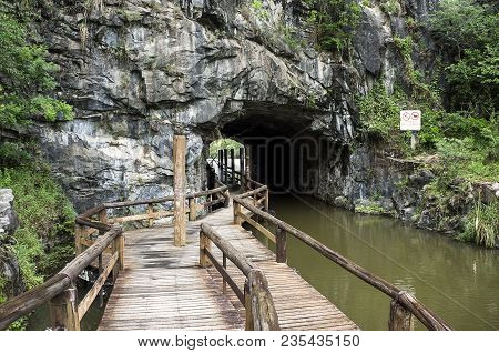 Tangua Grotto Stones Curitiba Brazil Wooden Walkway