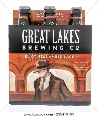 Winneconne, Wi -  7 April 2018: A Six Pack Of Great Lakes Brewing Company Eliot Ness Amber Lager Bee