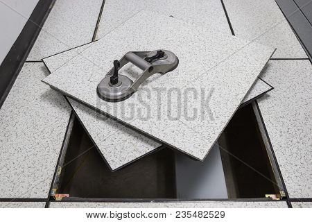 Suction Lifter - Tool Platform - The Open Floor In Server Room Raised Floor Tile Lifter