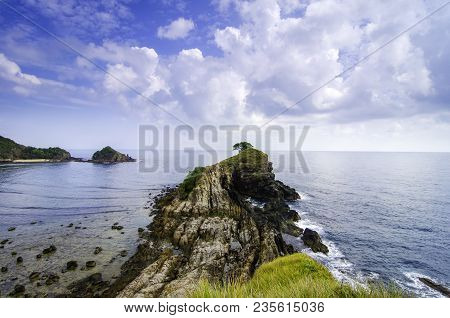 Amazing Seascape View From Cliff Top At Kapas Island, Terengganu, Malaysia. Cloudy And Blue Sky Back