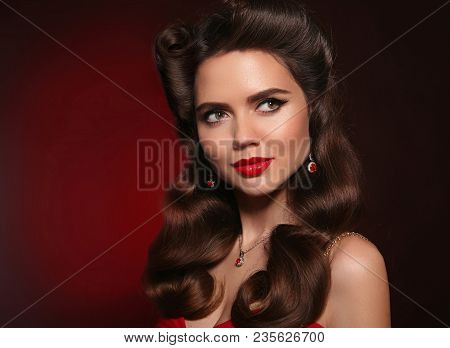 Pretty Woman With Red Lips, Retro Wavy Hair And Expensive Jewelry With Diamond. Beautiful Brunette G