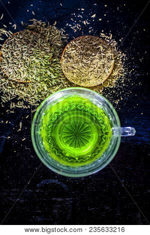 Closes Up Of Essential Tea Of Raw Fresh Fennel Seeds With Raw Fennel Seeds In A Transparent Cup On W