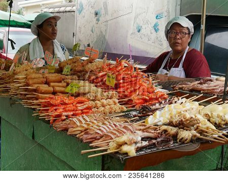 Bangkok, Thailand--street Food Vendors Displays A Wide Array Of Ready To Eat Seafood And Other Fried