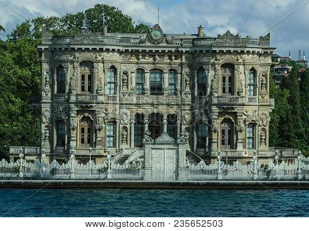 Old Vintage Harbor House Standing By The Bosporus River In Istanbul, Turkey