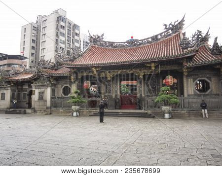 Taipei, Taiwan - November 23 2016: Gate To Mengjia Longshan Buddhist Temple In Taipei City, Taiwan
