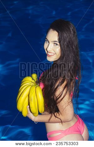 Sexy Woman With Tropical Fruit In Pool. Woman Relax In Spa Pool. Dieting And Healthy Organic Food, V