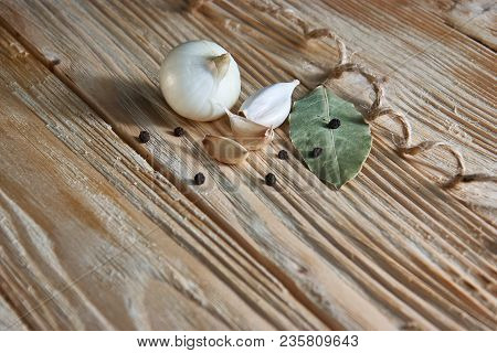Garlic, Onion, Bay Leaf, Black Pepper On A Wooden Table. Garlics. Sliced Garlic, Garlic Clove, Garli