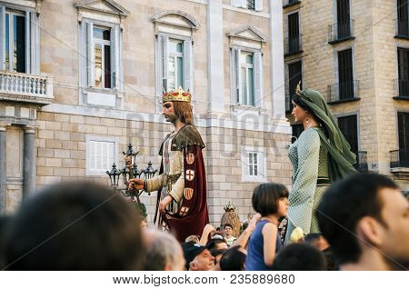 Barcelona, Spain - May 29, 2016: Giant Puppets Gigantes And Viewers Of Corpus Christi Festival.