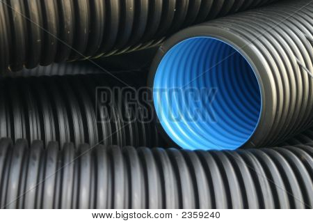 Tubi neri e blu
