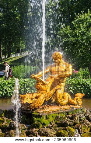 Saint- Petersburg, Russia - July 11, 2016: The Triton Fountain In The Lower Garden Of Peterhof, Sain