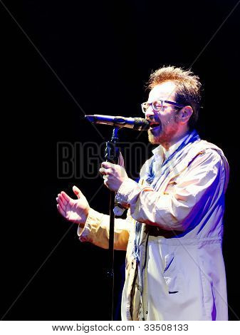 Cantanti esegue dal vivo