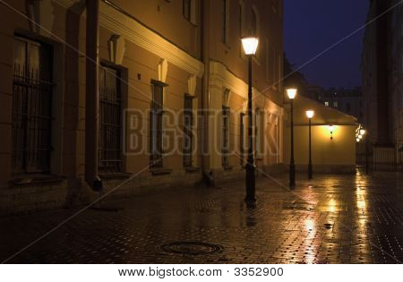 Cortile con lampioni