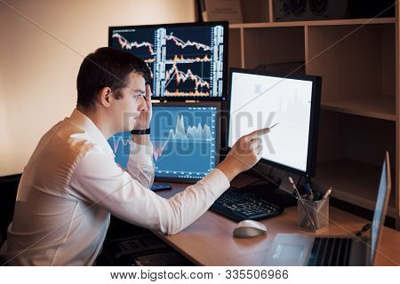 Business Man Investment Trading Do This Deal On A Stock Exchange. People Working In The Office.