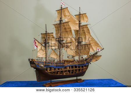 Sailing Ship - Bounty Wooden Antique Model Building