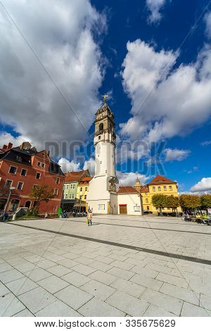 Bautzen, Germany - October 10, 2019: Kornmarkt Platz (kornmarkt Town Square) And Reichenturm (leanin