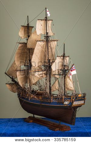 Sailing Ship - Bounty Wooden Antique Model Building