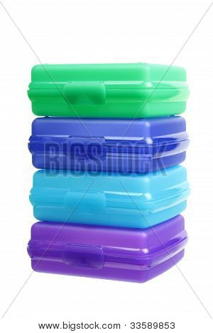 Plastik kaplar yığını