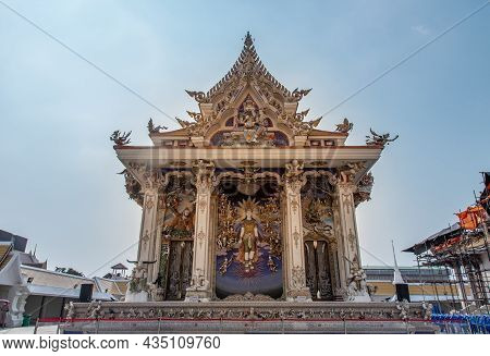 Bangkok, Thailand. Feb - 08, 2020 : Stucco Figure About Buddhism Around The Main Vihan Buddhist Temp