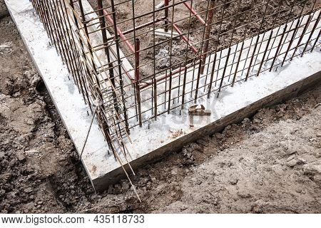 Base Plate. Pit Formation Of Grillage Is Completed. Forms Formwork Vertical Structures Of Lower Leve