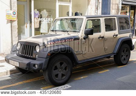 Bordeaux , Aquitaine  France - 09 30 2021 : Jeep Rubicon Wrangler Unlimited Recon Edition American O