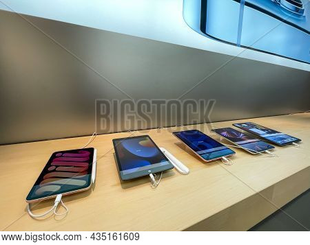 Cologne, Germany - September 30th 2021: A German Photographer Visiting An Apple Store, Comparing Tth