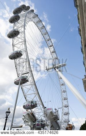 London - Aug 22,2021: The London Eye, Tourist Attraction In London City, Fair Spining Huge Wheel Con