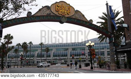 San Diego, California Usa - 23 Dec 2020: Gaslamp Quarter Historic Entrance Arch Sign. Retro Neon Sig