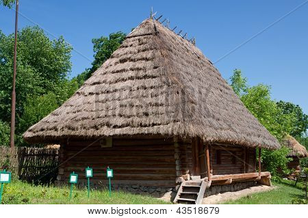 Vecchio legno casa un museo Uzhhorod