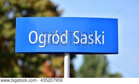 Warsaw, Poland. 4 Oktober 2021. Street Sign In Warsaw. Architecture Detail. Ogrod Saski.