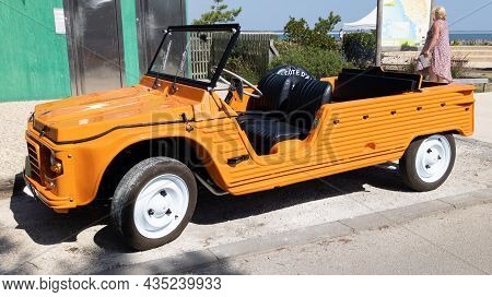 Bordeaux , Aquitaine  France - 09 30 2021 : Citroen Mehari Car Orange Plastic Buggy French Retro Vin
