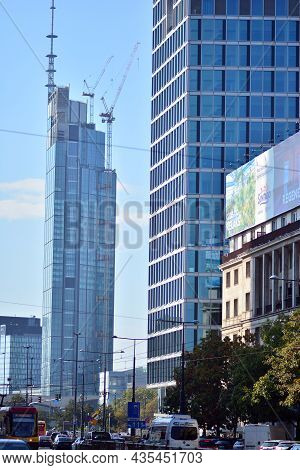 Warsaw, Poland. 4 Oktober 2021. Downtown Warsaw Street Traffic On Aleje Jerozolimskie Road