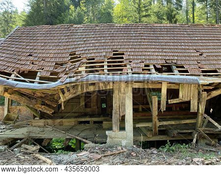 Remains Of An Old Sawmill On The Small Dam Of Čogrljevo Lake In The Mountain Hamlet Of Tići - Gorski