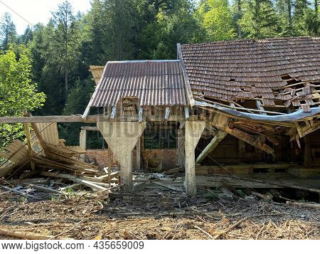 Remains Of An Old Sawmill On The Small Dam Of Čogrljevo Lake In The Mountain Hamlet Of Tići - Gorski
