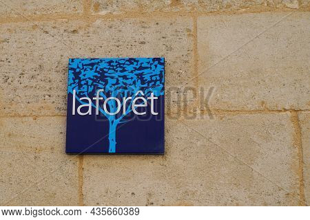 Bordeaux , Aquitaine  France - 09 30 2021 : Laforet Sign And Text Logo On Wall Entrance Agency Of Re