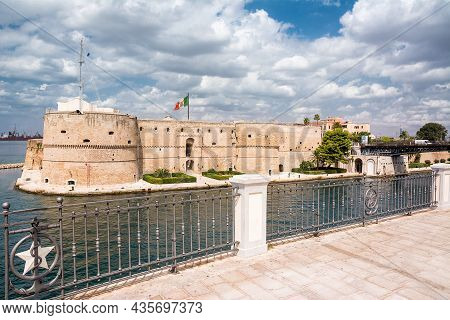 Taranto, Italy - 18 August 2021: Aragonese Castle In The Ionian Sea In Taranto