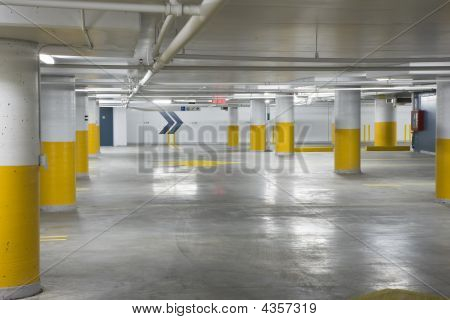 Garagem de estacionamento subterrâneo