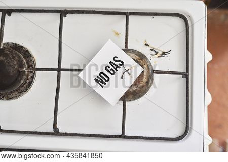 An Old And Grungy Gas Stove With No Gas And Piece Of Paper With Text - No Gas