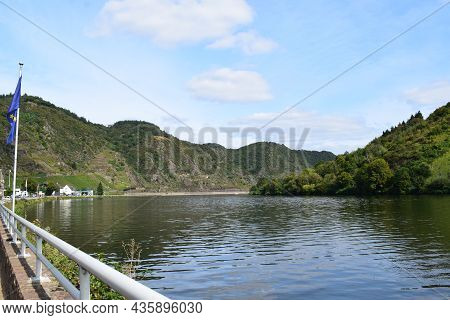 Treis-karden, Germany - 09 21 2021: Mosel Waterfront Of Karden